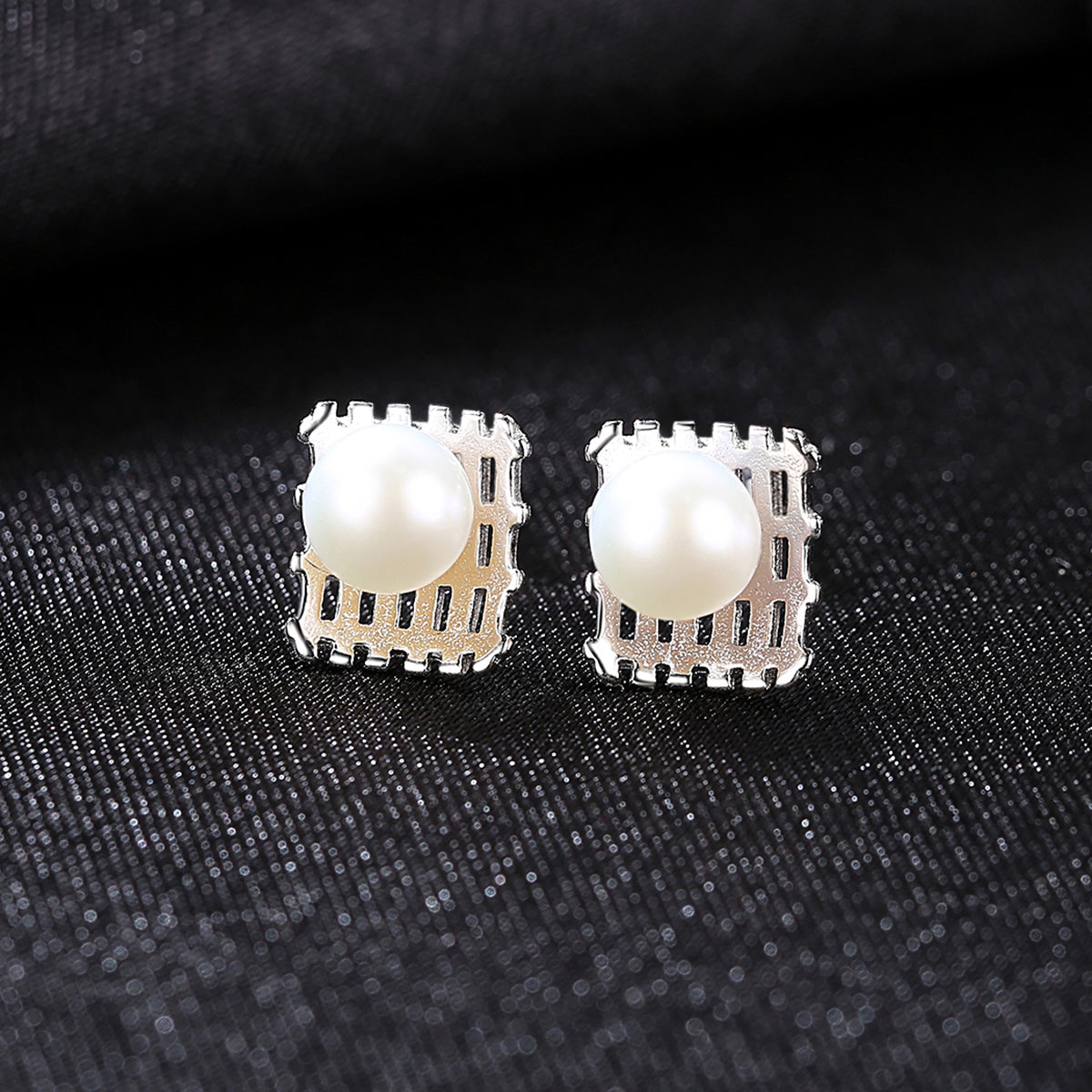 Dazzling Stud Earing